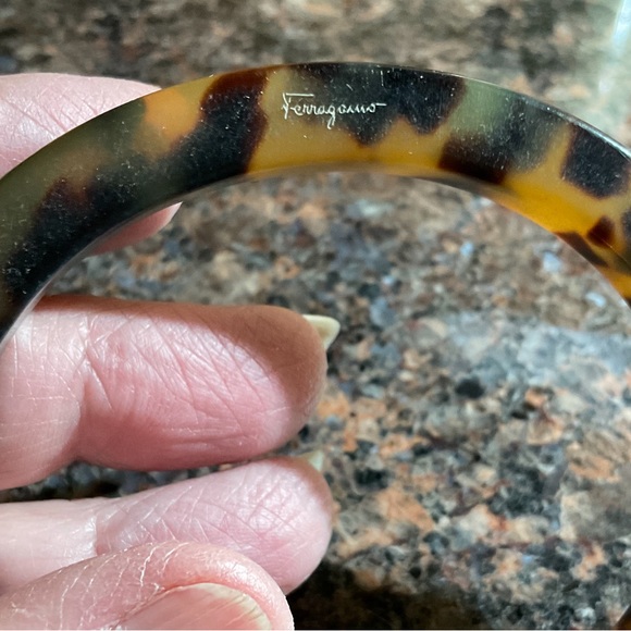 🔥HP🔥Salvatore Ferragamo Vintage Lucite Tortoise Bracelet + Gifts - Picture 8 of 12